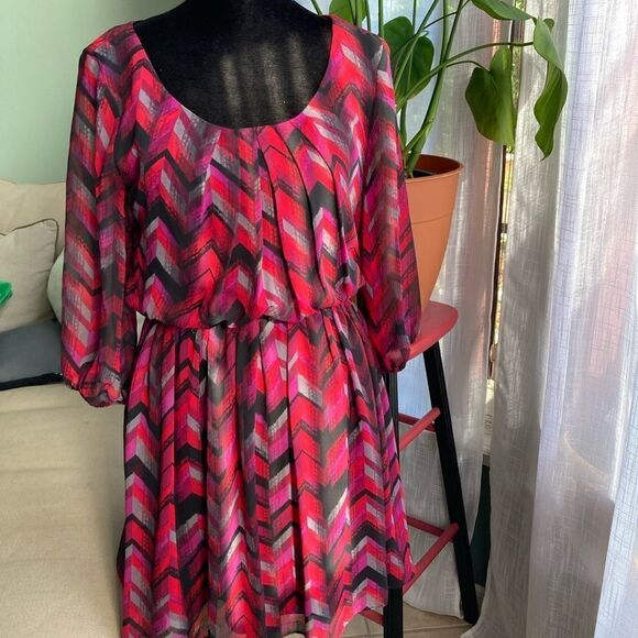 SZ M iZ Byer chevron print lightweight dress with belt - Picture 1 of 7